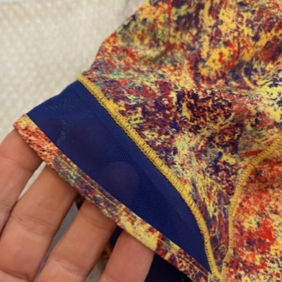 Lululemon Sea Wheeze Hotty Hot 2.5" inseam short aize 12L--Limited Edition - Picture 10 of 10